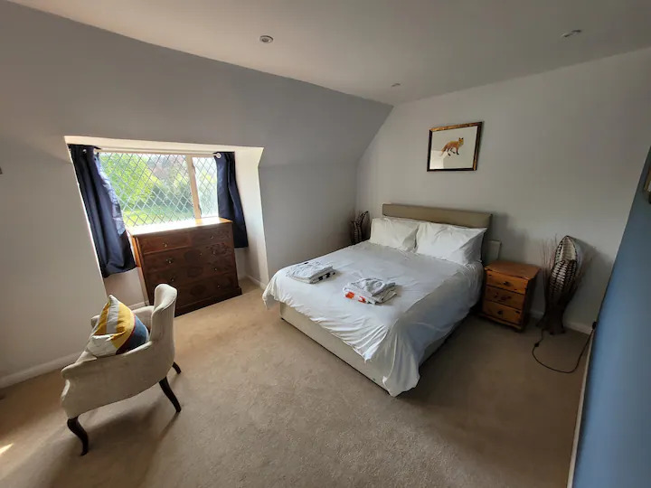 8 Bedroom Family House In Farnborough